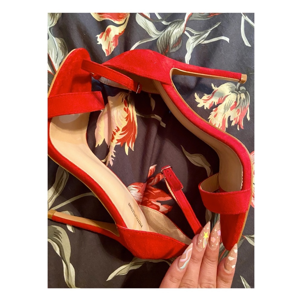 Red heels - Picture 2 of 3